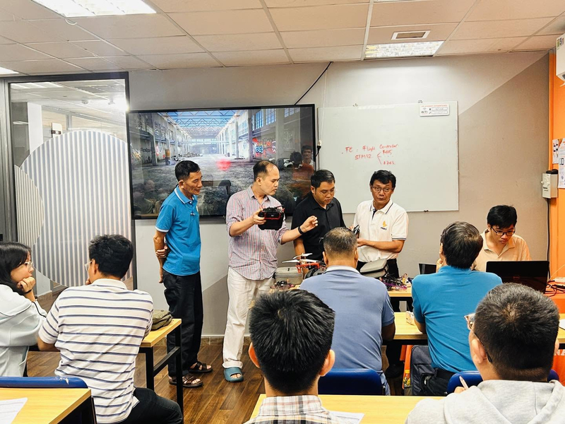 Thực hành dự án giúp người học áp dụng kiến thức lập trình và làm quen quy trình phát triển phần mềm.