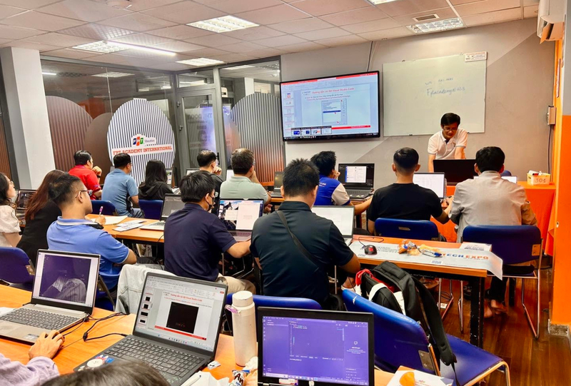 Thực hành thường xuyên giúp người học ứng dụng phần mềm nâng cao khả năng lập trình và làm dự án thực tế.