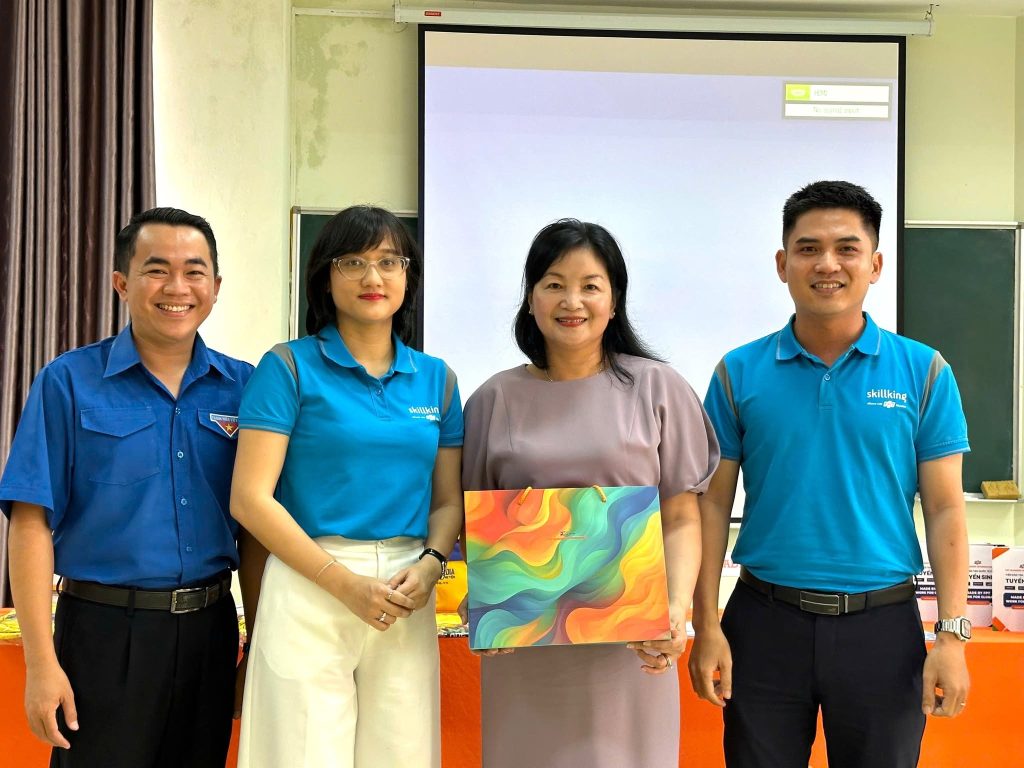 Workshop Upskill 5.0: Sinh viên CĐ Du lịch Cần Thơ thực hành sáng tạo video cùng CapCut