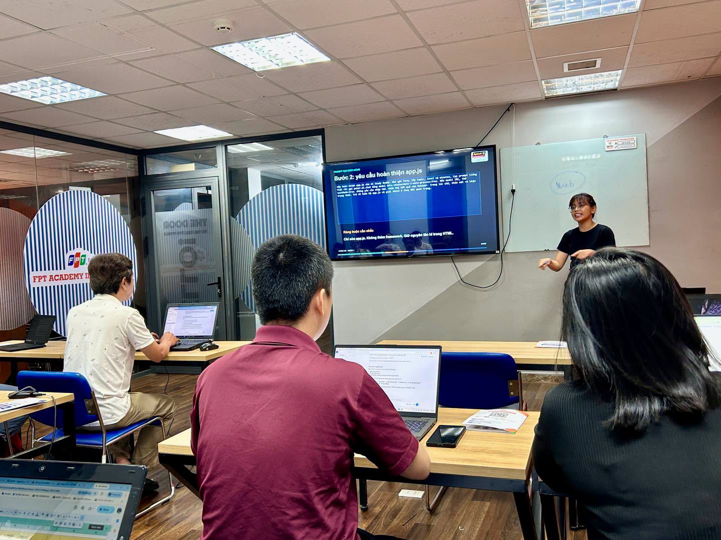 Không chỉ học lý thuyết, người học được thực hành thực tế 
