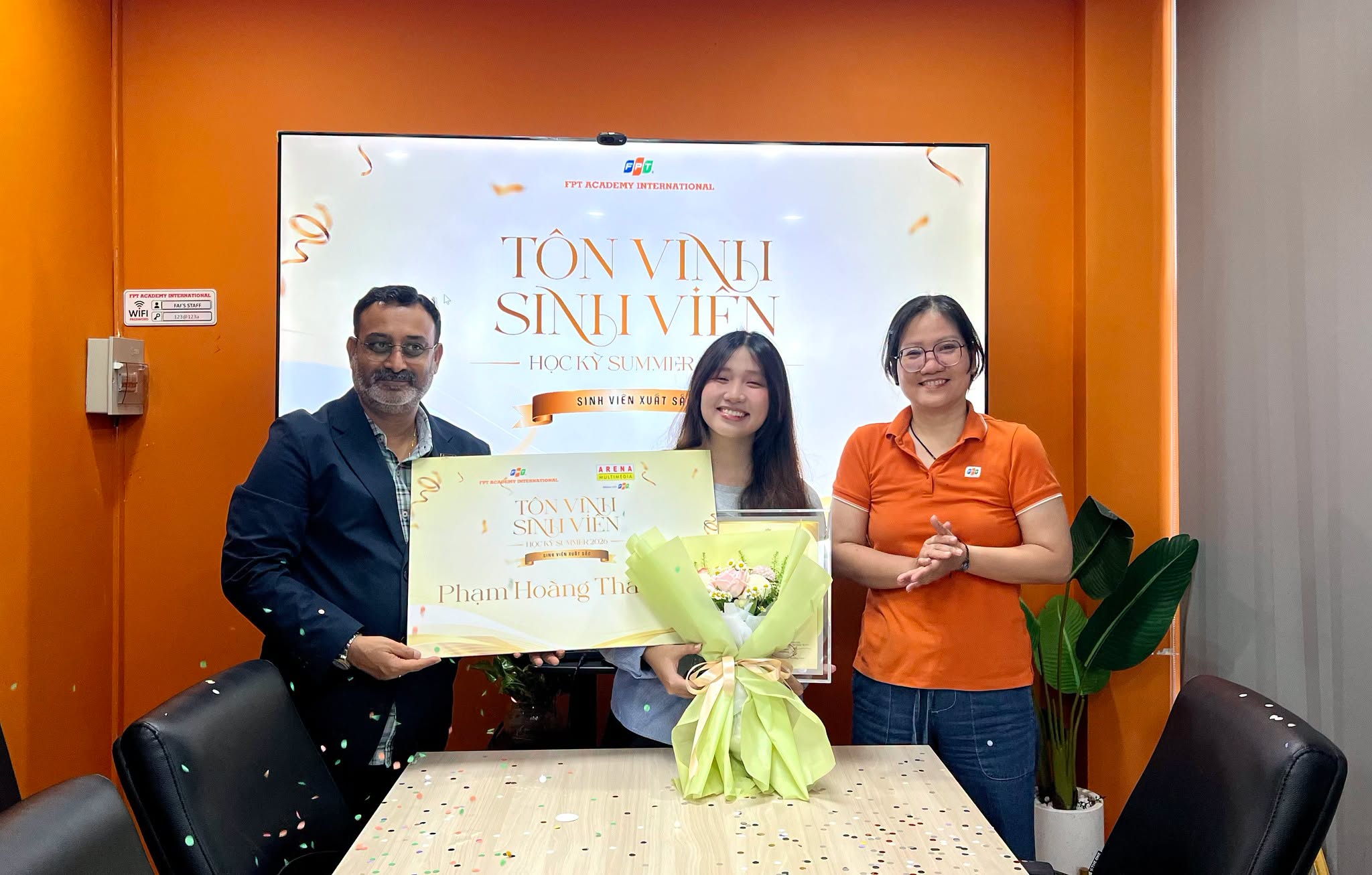 FAI tôn vinh sinh viên xuất sắc Summer 2026 cùng lãnh đạo Aptech Global 3 Phạm Hoàng Thảo Nhi – sinh viên FPT Arena Multimedia nhận danh hiệu sinh viên xuất sắc học kỳ Summer 2026