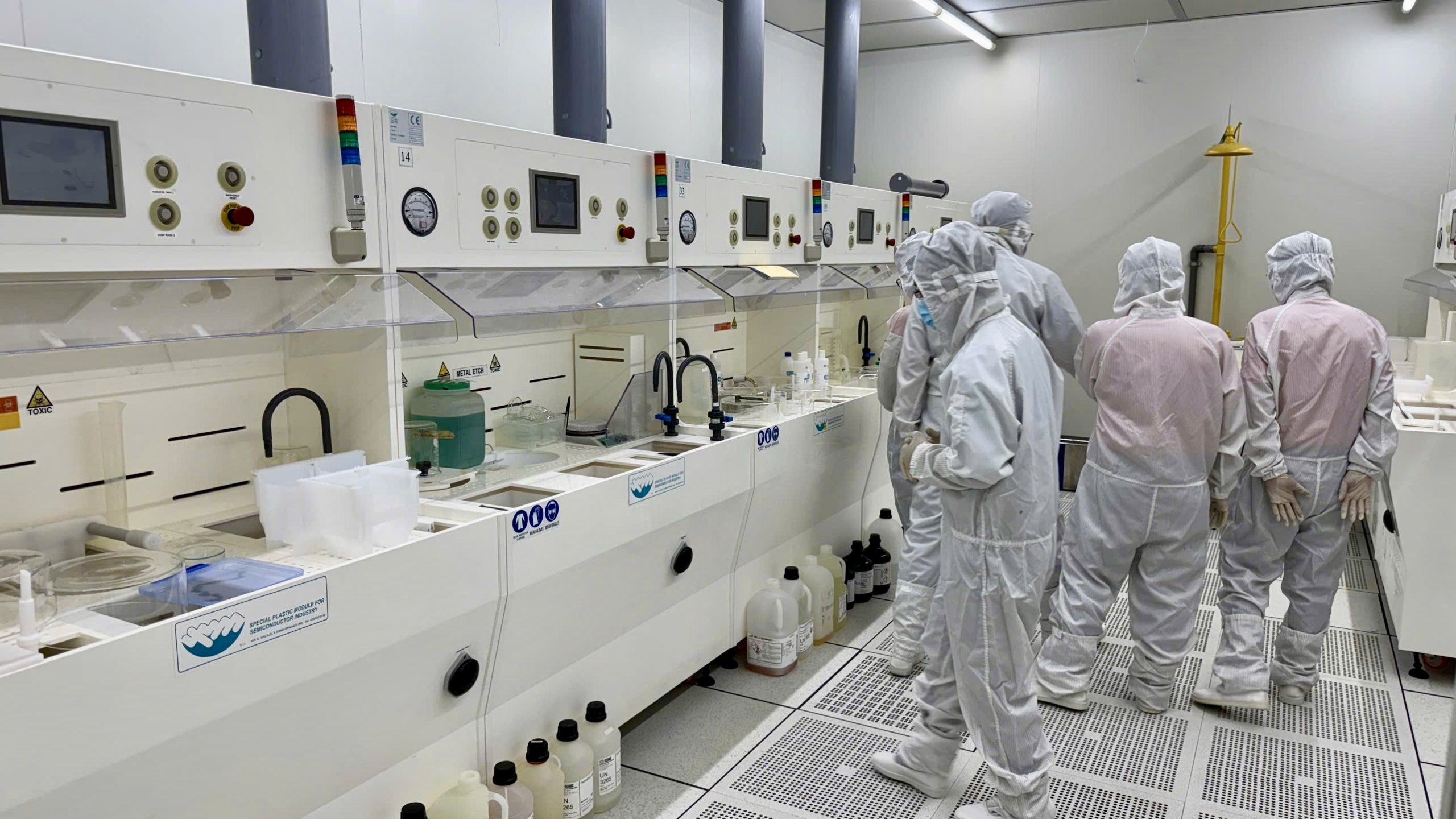Khám phá hệ thống phòng sạch phục vụ nghiên cứu và chế tạo chip